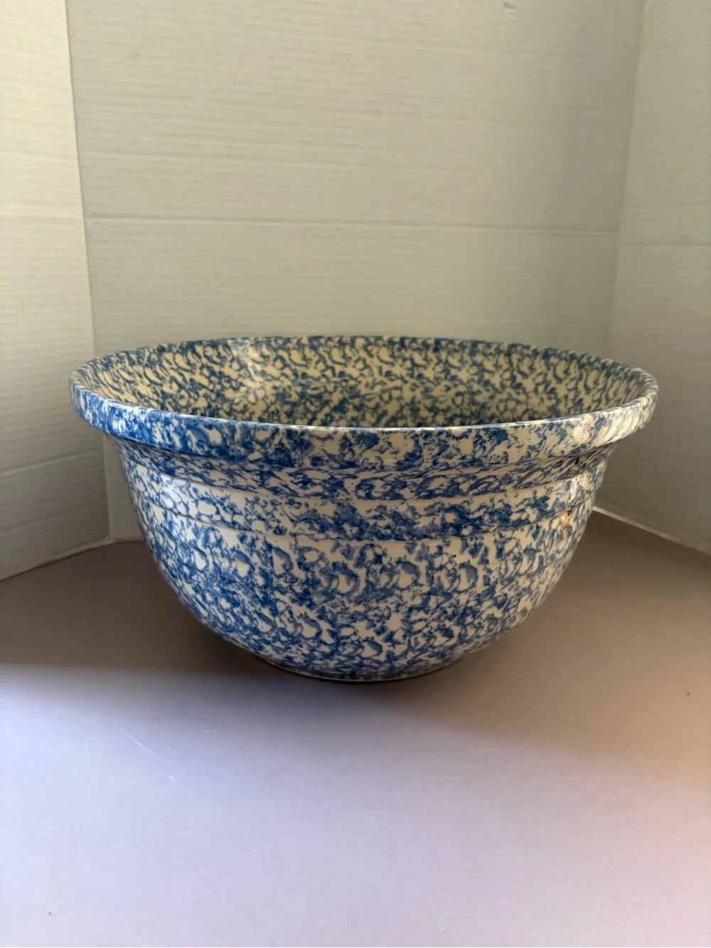VTG Roseville Ohio Friendship Pottery Sponge wear bowl.  8 Quart.